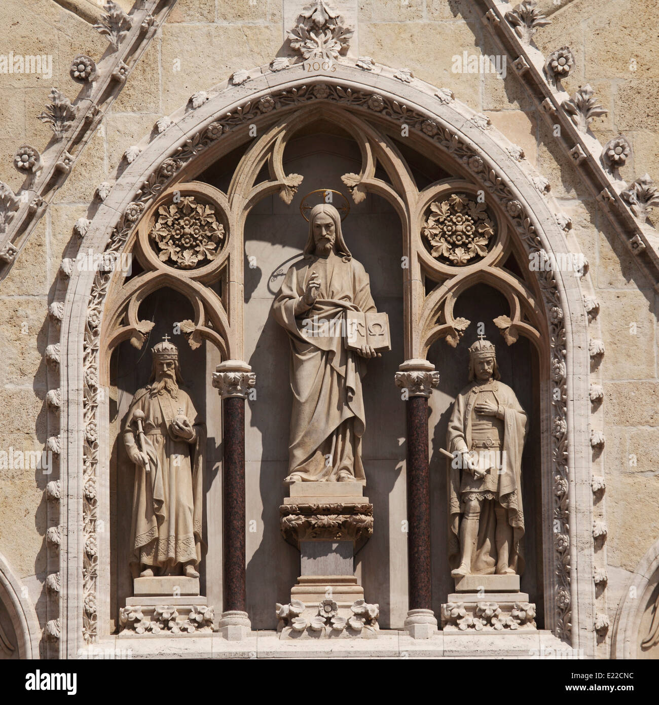 Figure scolpite sulla facciata della cattedrale di Zagabria in Croazia. Foto Stock