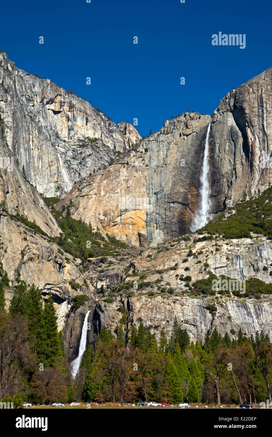 CALIFORNIA - superiore e inferiore di Yosemite Falls nel Parco Nazionale di Yosemite. Foto Stock