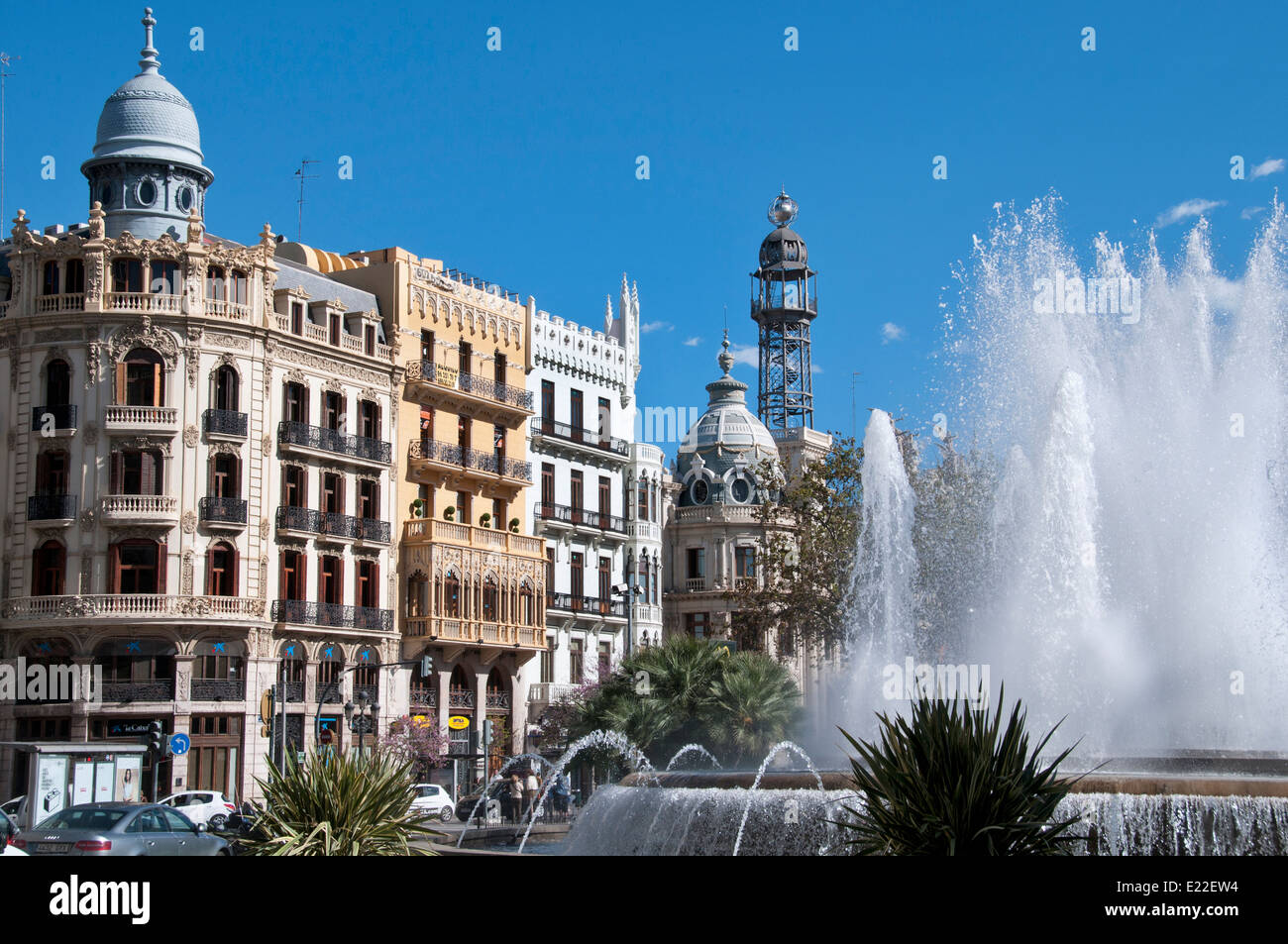 Valencia Spagna ( fontana ) city centre Plaza del Ayuntamiento square Foto Stock