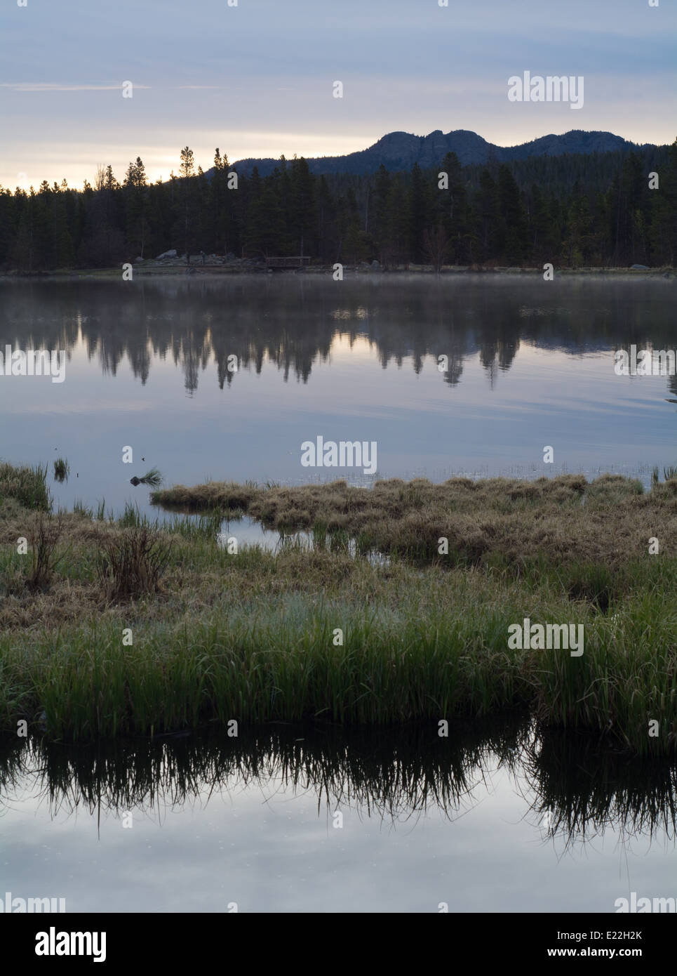 Sunrise riflessioni sul lago Sprague Foto Stock