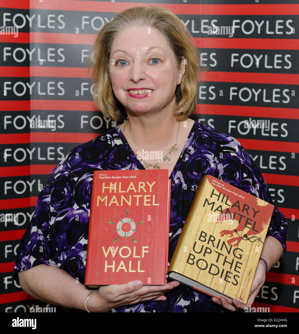 Londra, Regno Unito. 13 giugno 2014 Hilary Mantel, double Man Booker Prize Winner, Grand Opening Foyles Bookshop London UK Credit: Prixnews/Alamy Live News Foto Stock