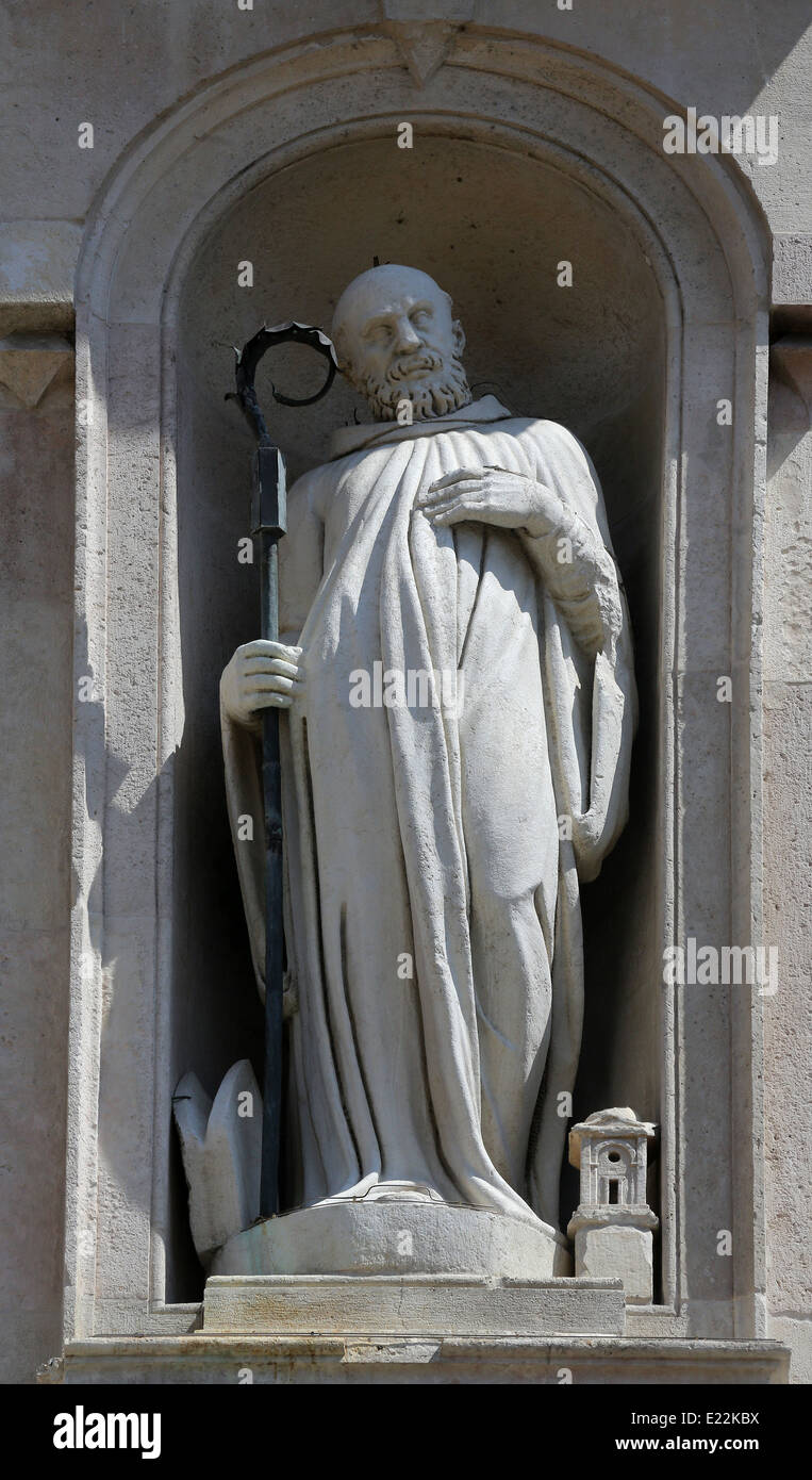 Statua del santo, la chiesa di San Giovanni Evangelista. Parma. Emilia Romagna. Italia Foto Stock