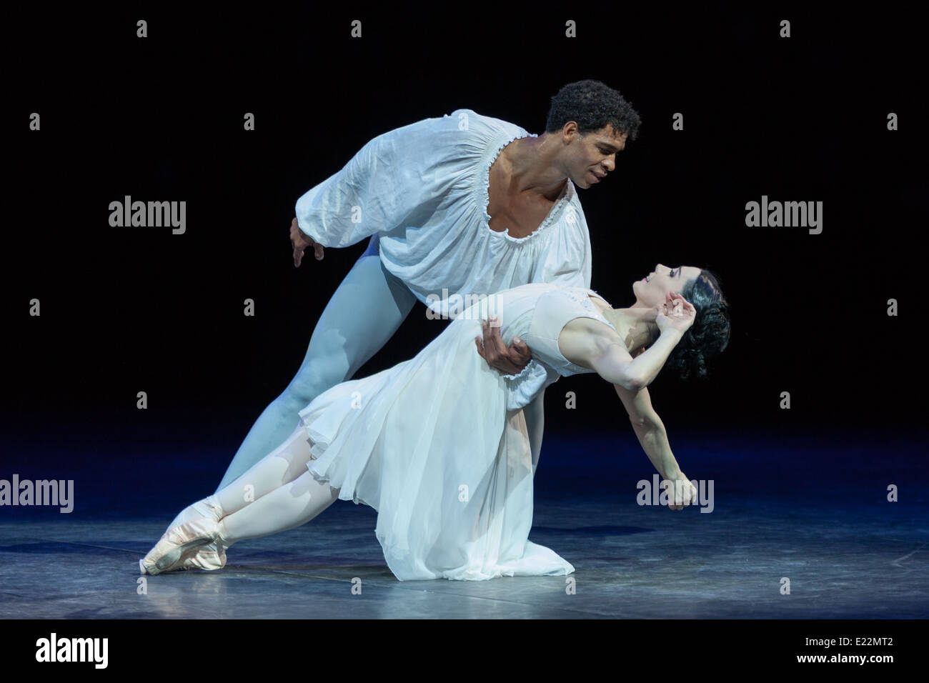 Tamara Rojo e Carlos Acosta esecuzione di Derek Dean's Romeo & Juliet presso la Royal Albert Hall di Londra Foto Stock