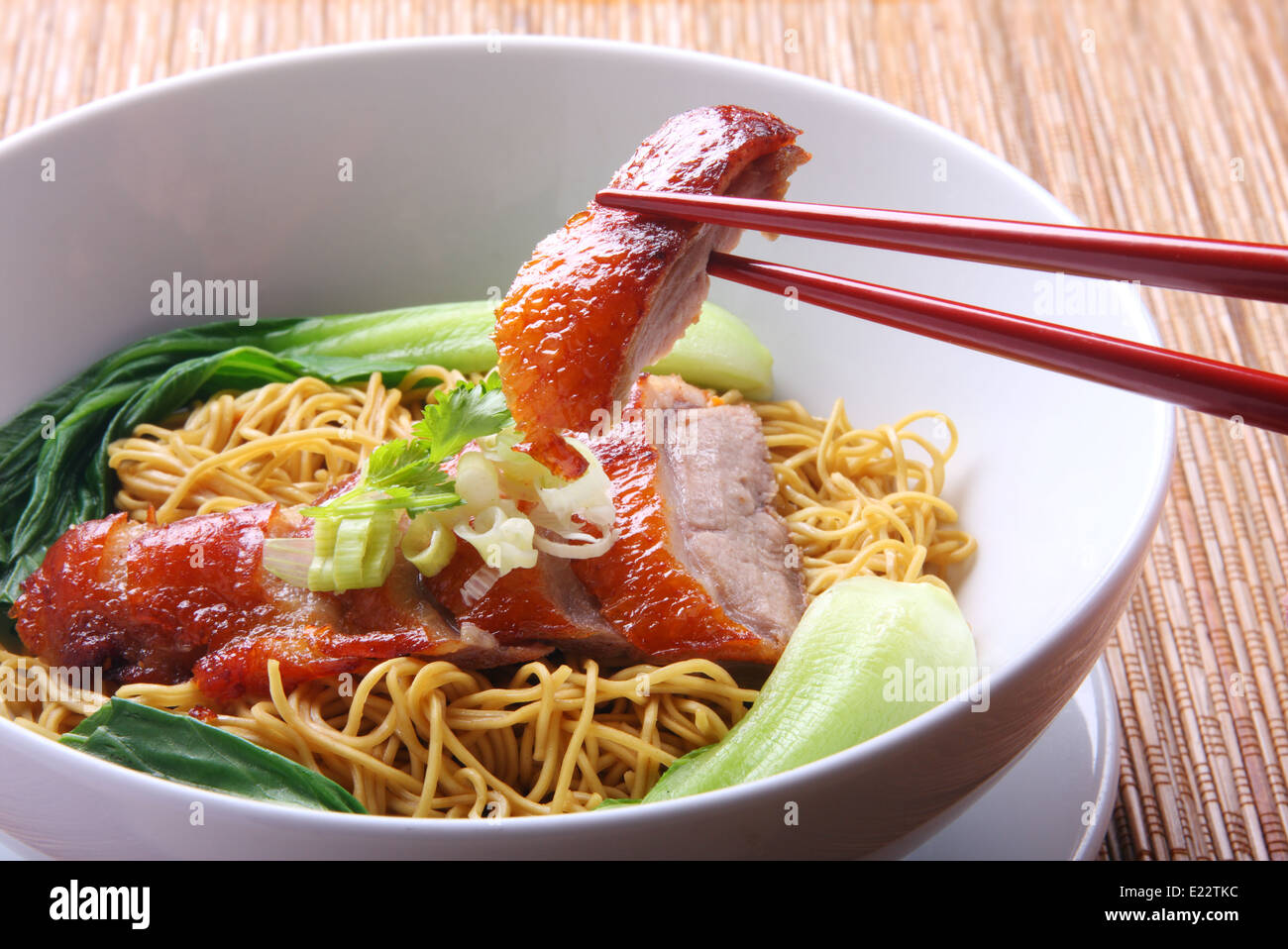 Il cinese Anatra alla Pechinese carne zuppa di noodle al Foto Stock