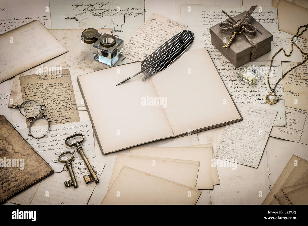 Apri diario libro antico lettere, forniture per ufficio e accessori antichi Foto Stock