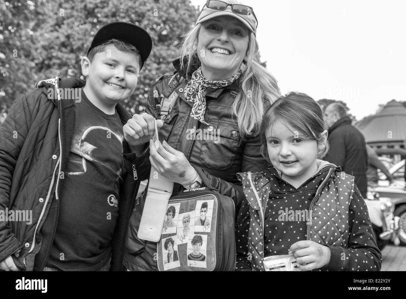 Giornata con la famiglia al classico evento auto Foto Stock