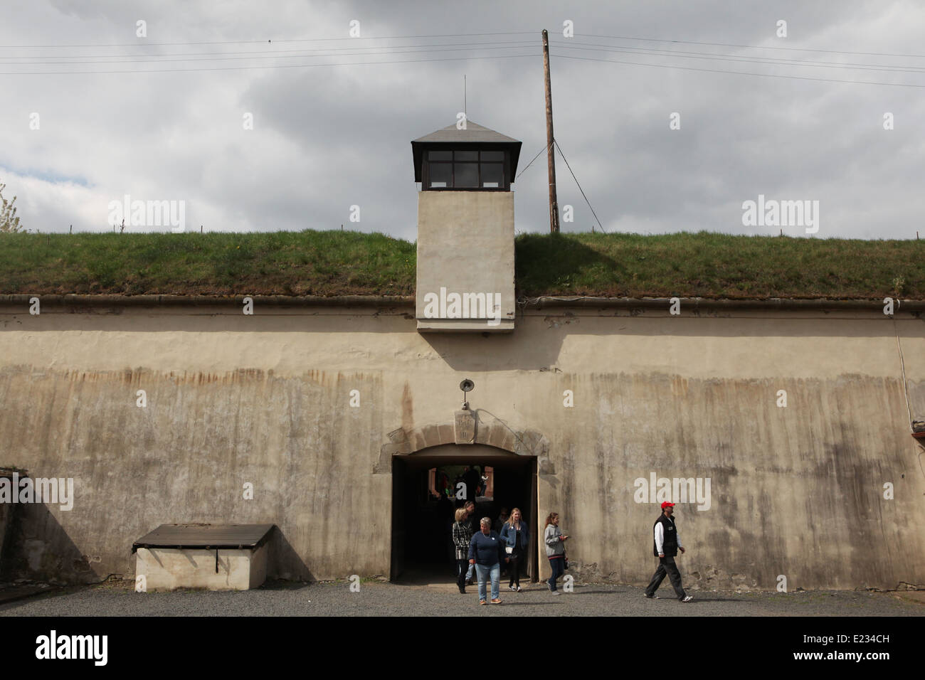 Torre di avvistamento dell'ex prigione della Gestapo, ora il memoriale di Terezin nella piccola fortezza di Terezin Repubblica Ceca. Foto Stock