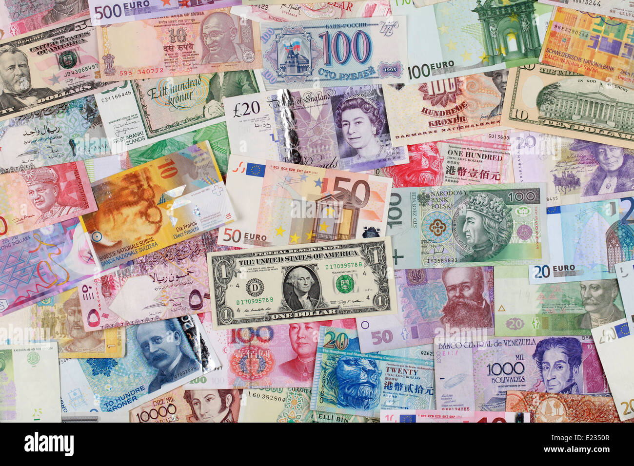 Carta moneta da tutto il mondo formando uno sfondo Foto Stock