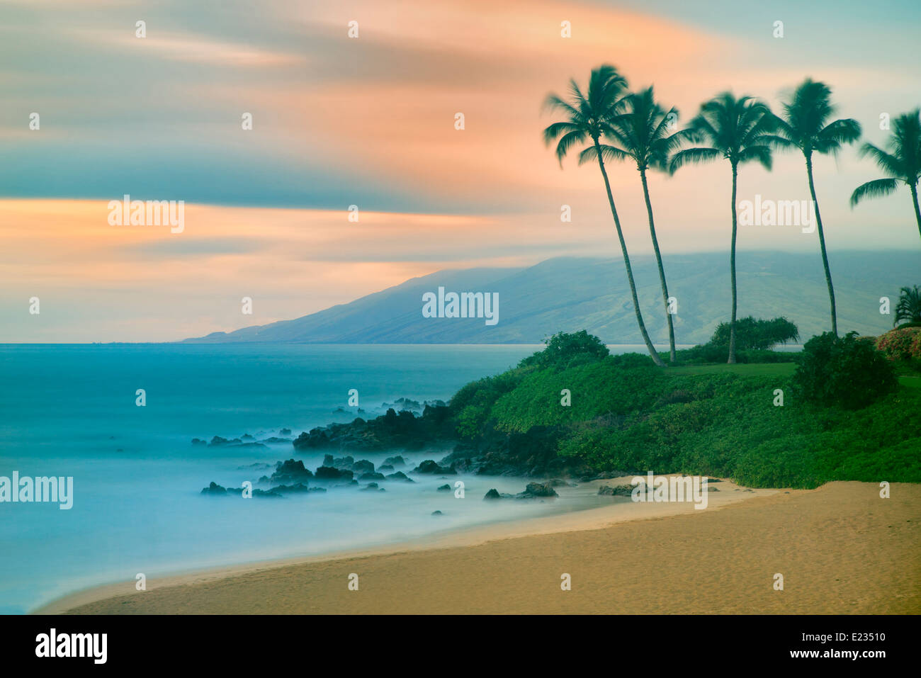 Costa di Maui con il tramonto del sole. Hawaii Foto Stock