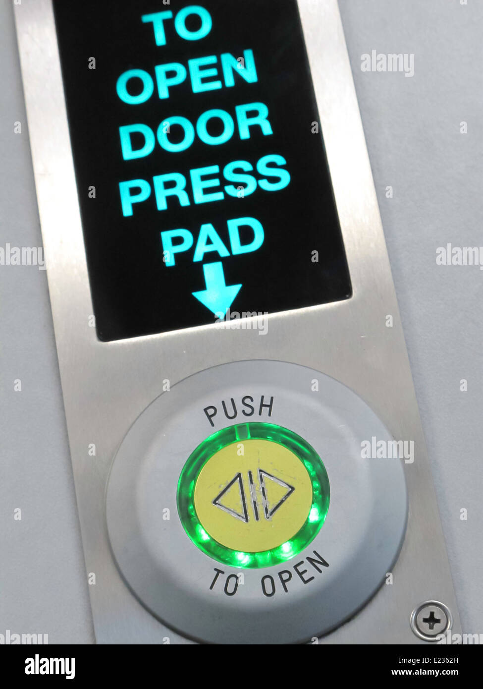 Elettronico di spingere per aprire lo sportello pulsante, STATI UNITI D'AMERICA Foto Stock