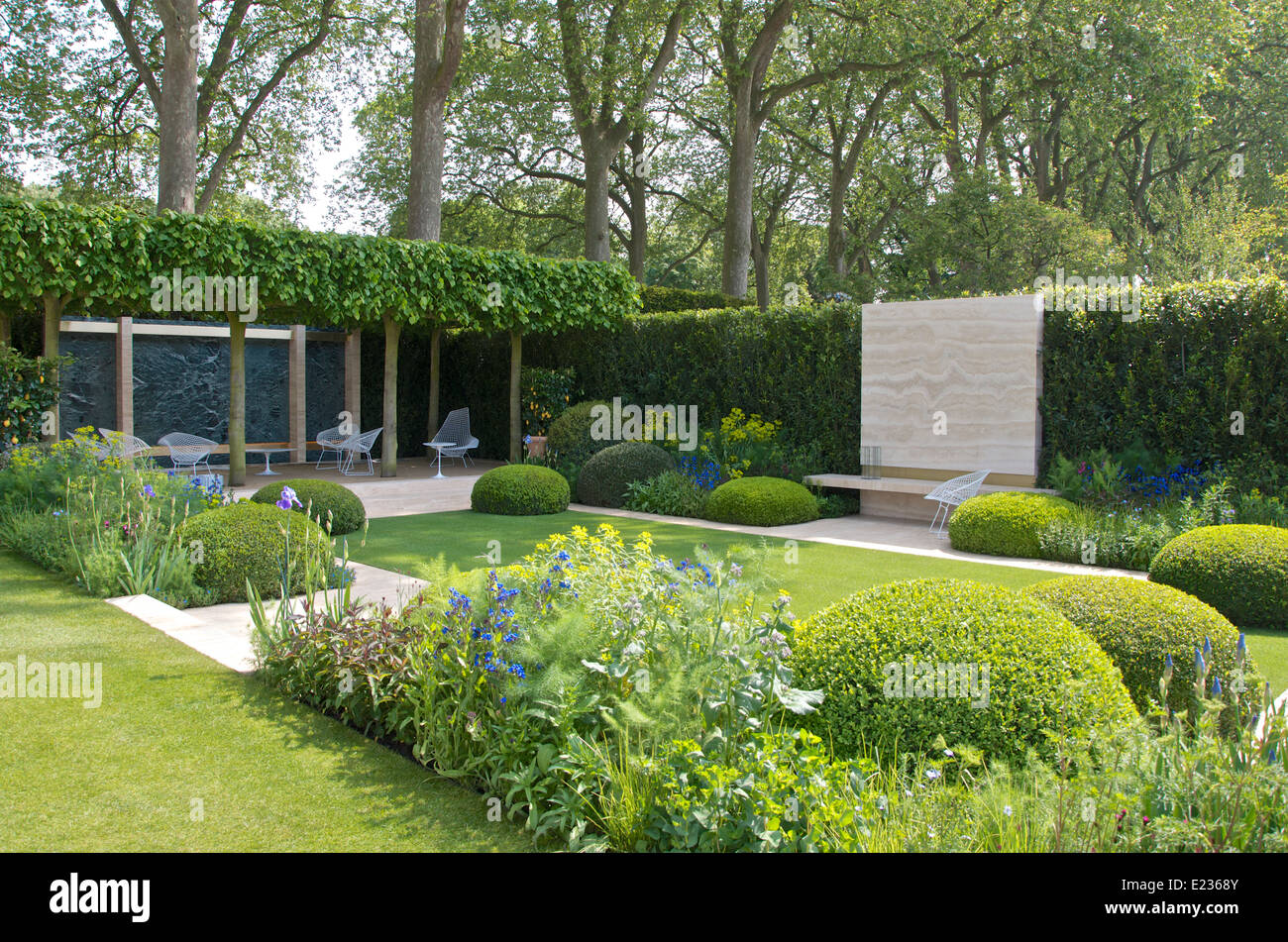 Il Telegraph giardino, progettato da Tommaso del Buono e Paolo Gazerwitz ad RHS Chelsea Flower Show. Foto Stock