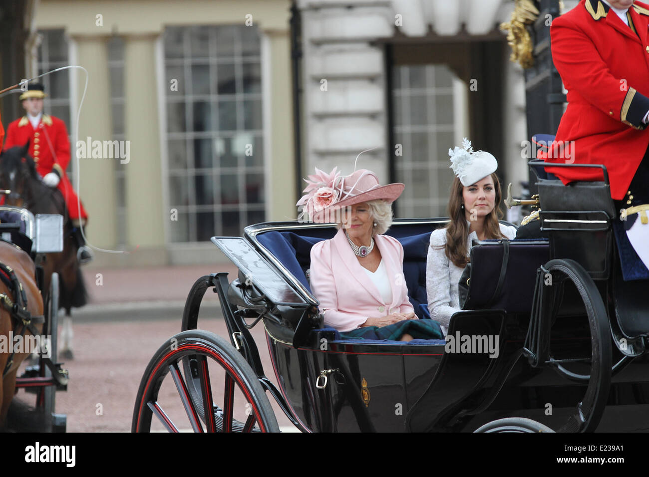 Londra, Regno Unito. . 14 giugno 2014. Camilla, duchessa di Cornovaglia e Catherine, duchessa di Cambridge a Trooping il colore 2014 per la regina il compleanno. Credito: Mark Davidson/Alamy Live News Foto Stock