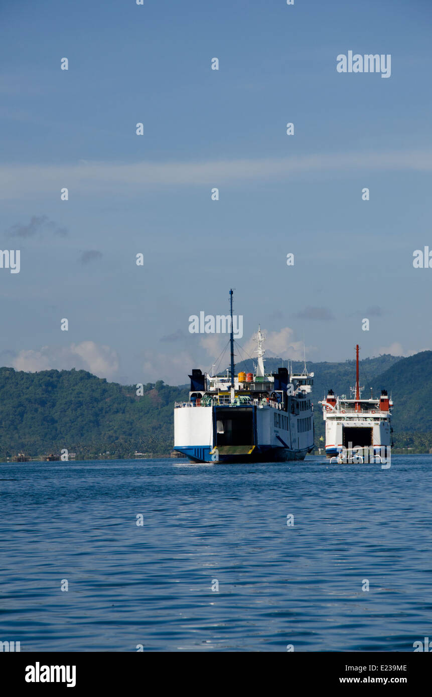 Indonesia, Isola di Lombok, Lembar. Area portuale intorno Lembar, traghetti. Foto Stock