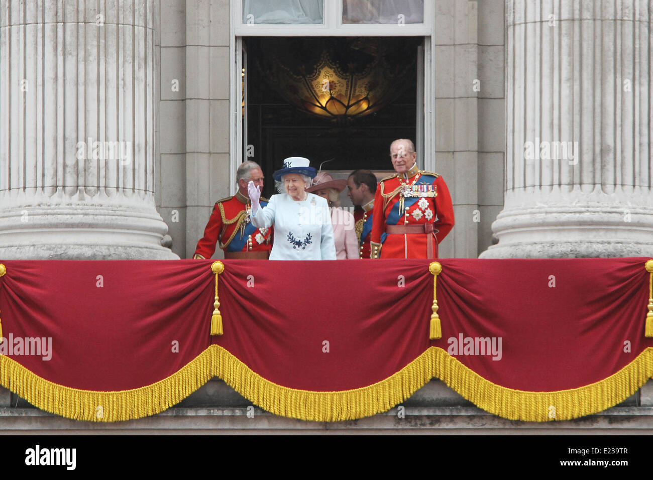 Londra, Regno Unito. . 14 giugno 2014. La regina e il Principe Filippo sul balcone a Trooping il colore 2014 per la regina il compleanno. Credito: Mark Davidson/Alamy Live News Foto Stock