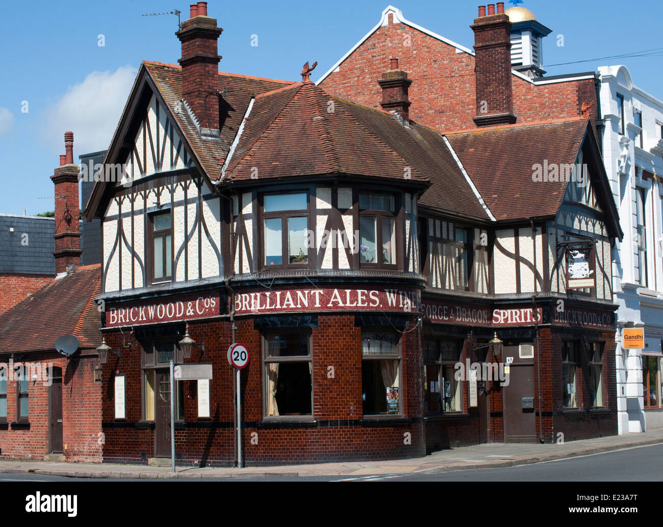 Giorgio e il Drago Public House, Kingston Road, Portsmouth, Hampshire, Inghilterra, Regno Unito. Foto Stock
