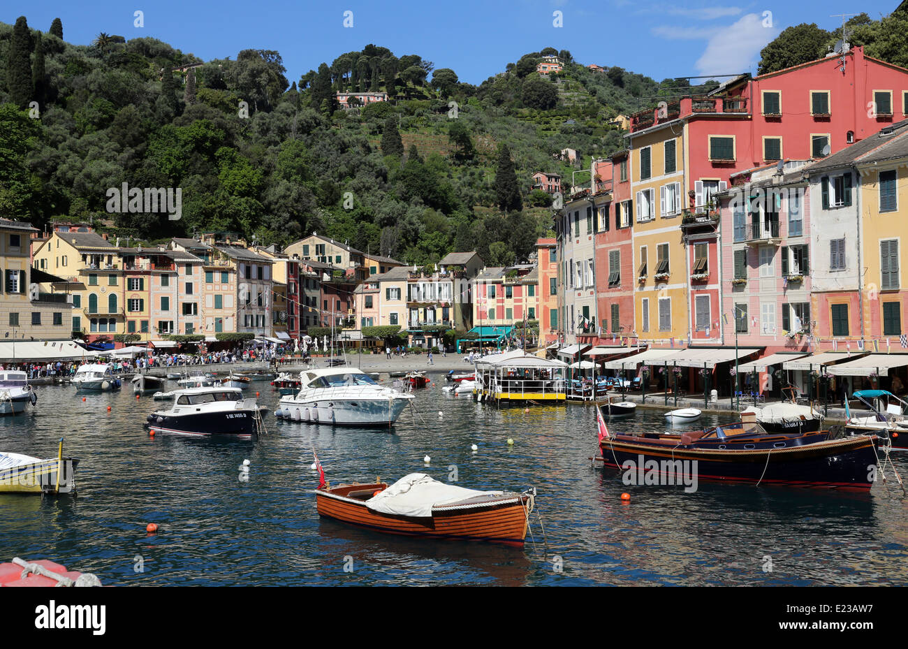 Portofino, Italia. Portofino è un villaggio di pescatori e sistemazione resort famoso Foto Stock