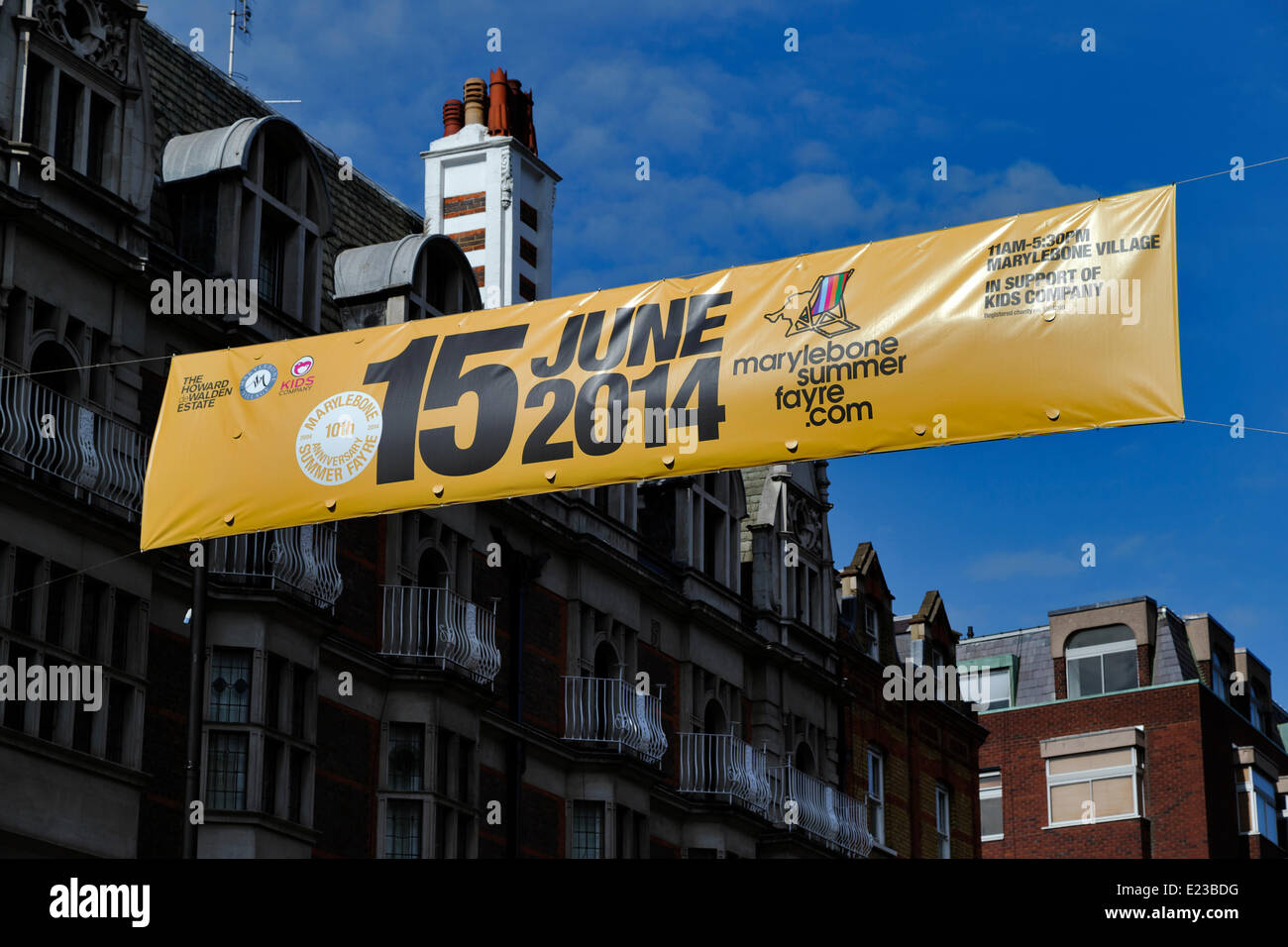 Marylebone Summer Fayre banner pubblicitario, New Cavendish Street, Marylebone, London W1, England, Regno Unito Foto Stock