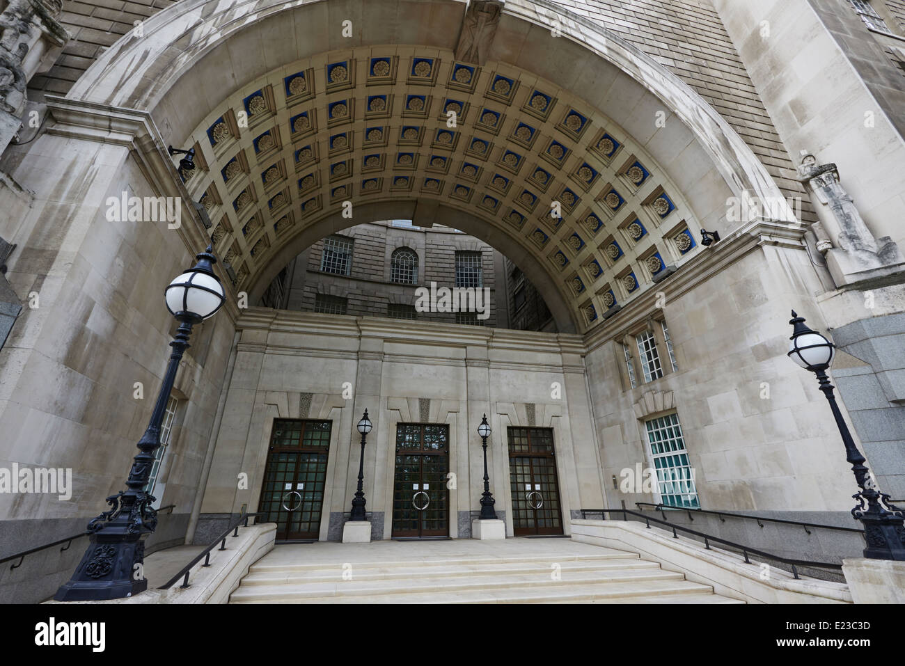 Ingresso al Tamigi House la sede di MI5 o servizio di sicurezza Westminster London REGNO UNITO Foto Stock