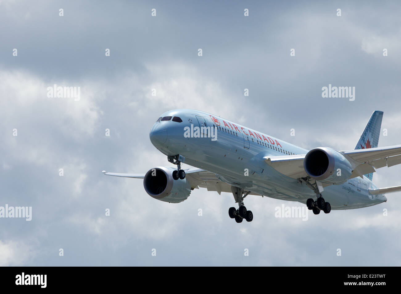 Air Canada Airbus 320 atterraggio all'Aeroporto Pearson Foto Stock