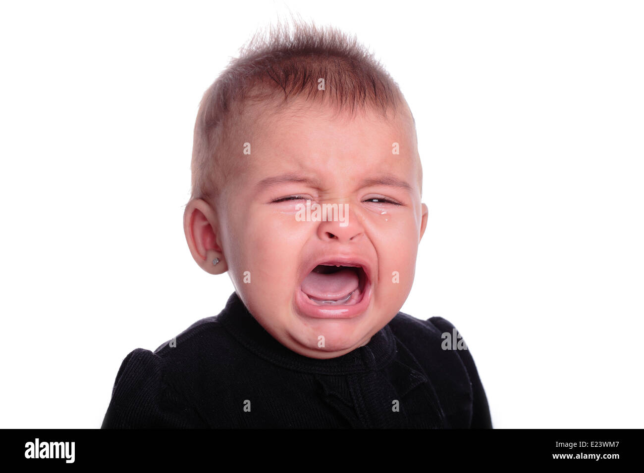 Bellissimo bambino piangere isolato su bianco Foto Stock