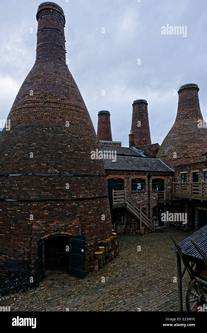 Edificio dei forni della bottiglia in Staffordshire Potteries - Museo di Gladstone Foto Stock