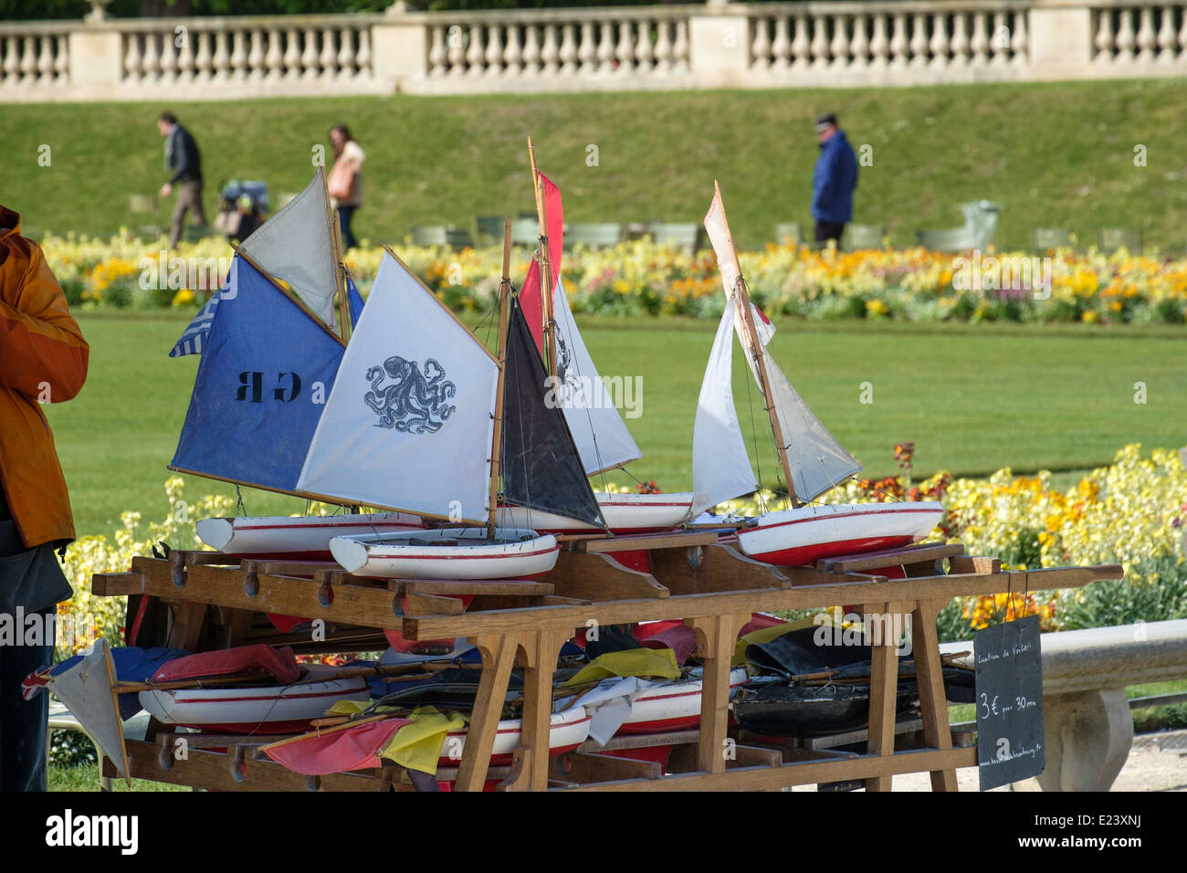 Toy Barche in affitto il Jardin du Luxembourg a Parigi Francia Foto Stock