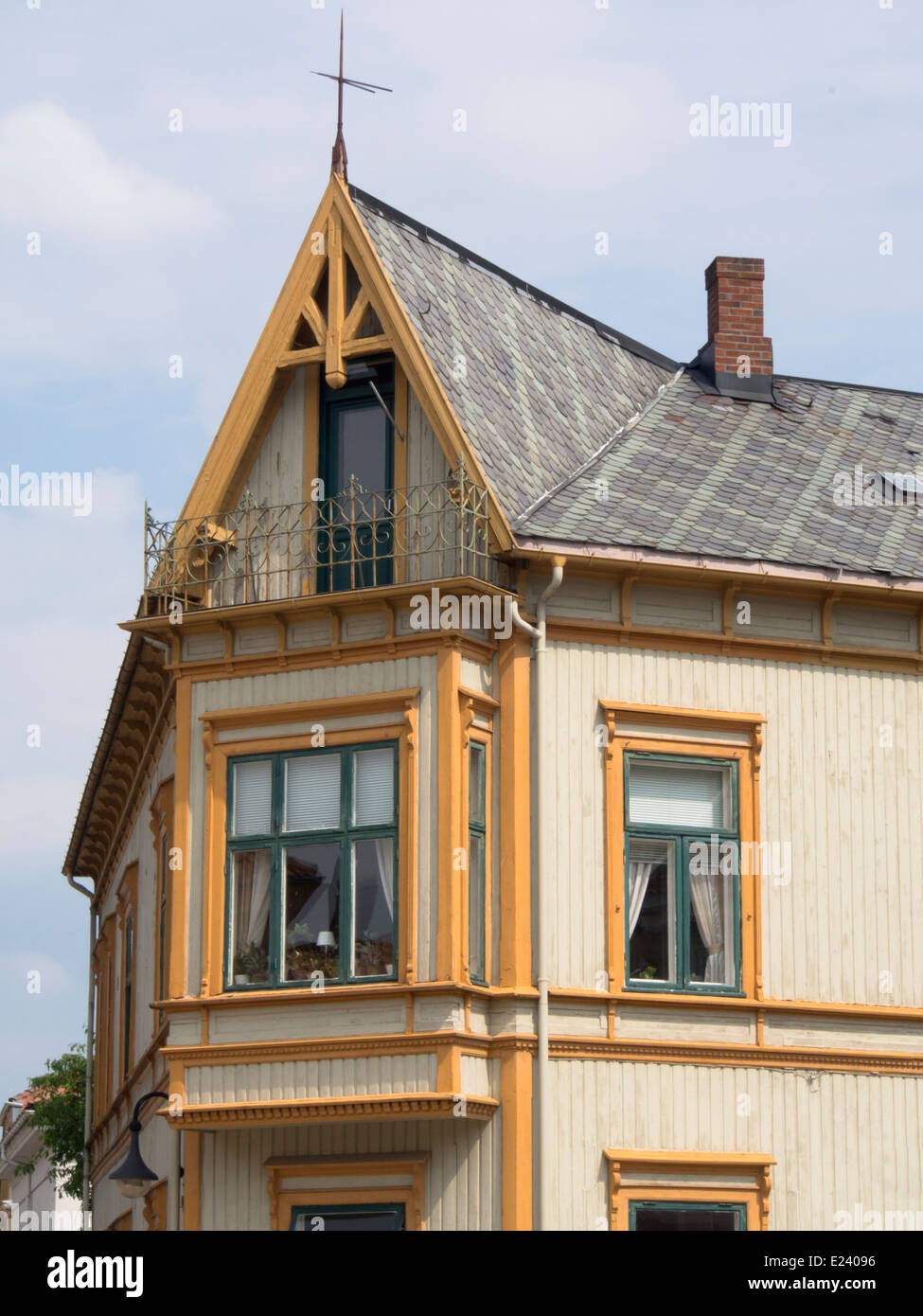 Gamlebyen, la città vecchia, Fredrikstad Norvegia, ben conservate e ancora vitale, all'interno dei bastioni, casa dettaglio angolo Foto Stock