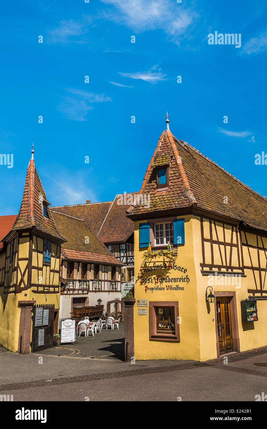 Vista esterna di Giuseppe freudenreich & Fils cantina eguisheim, Alsazia, Francia Foto Stock