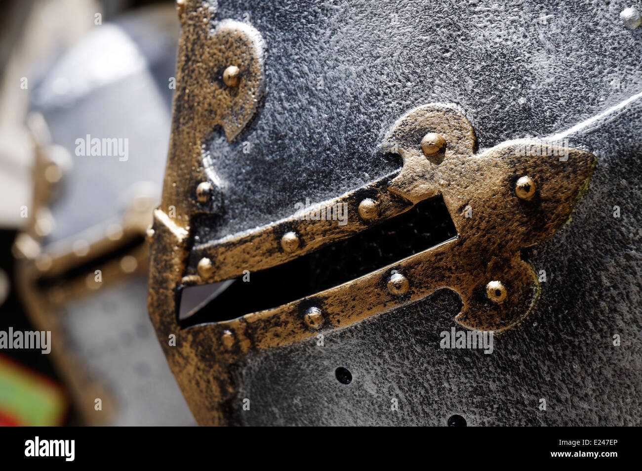 Una replica cavalieri medievali casco Foto Stock