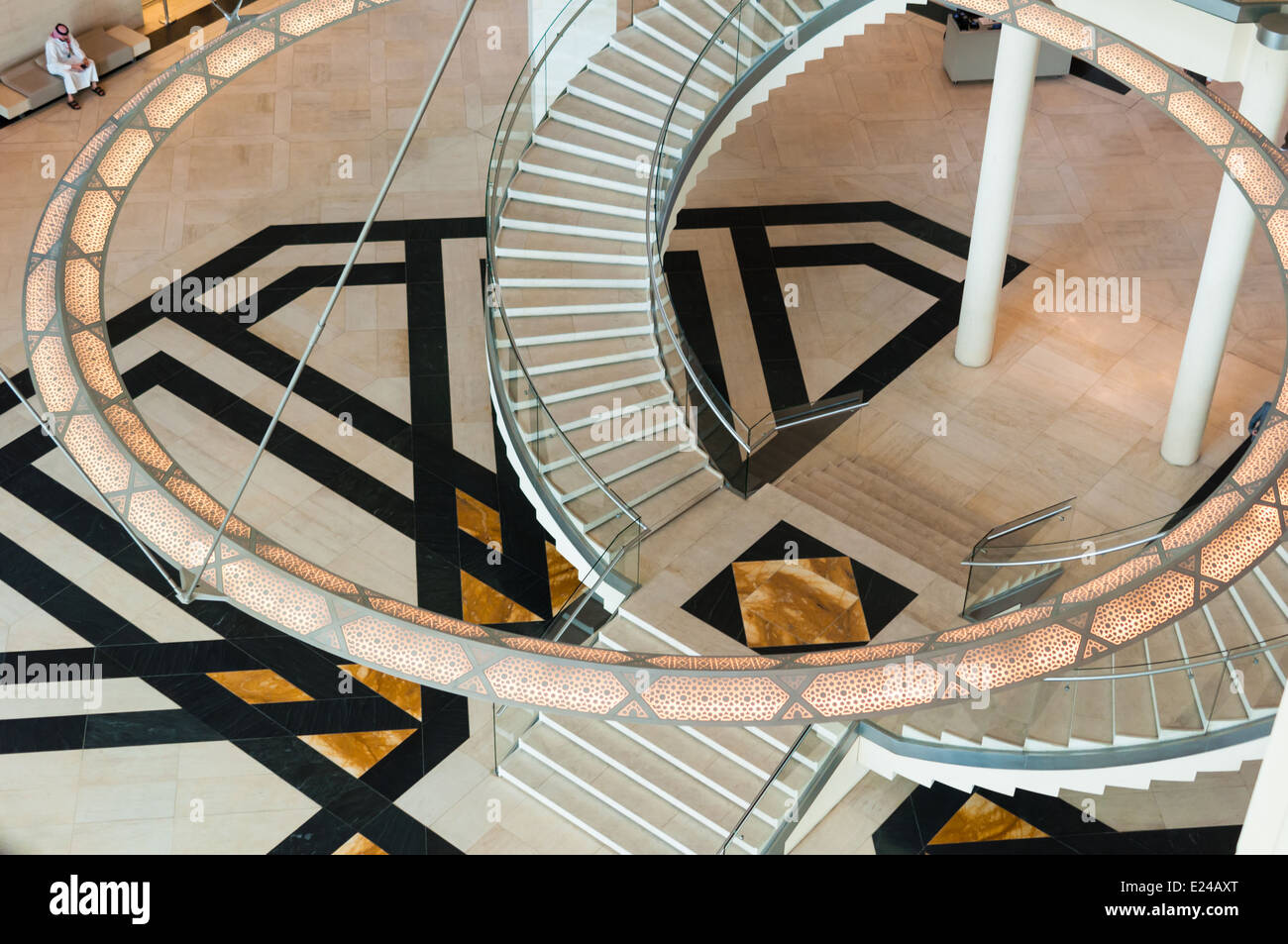 Lampadario appeso nel museo di arte islamica, Doha, Qatar Foto Stock