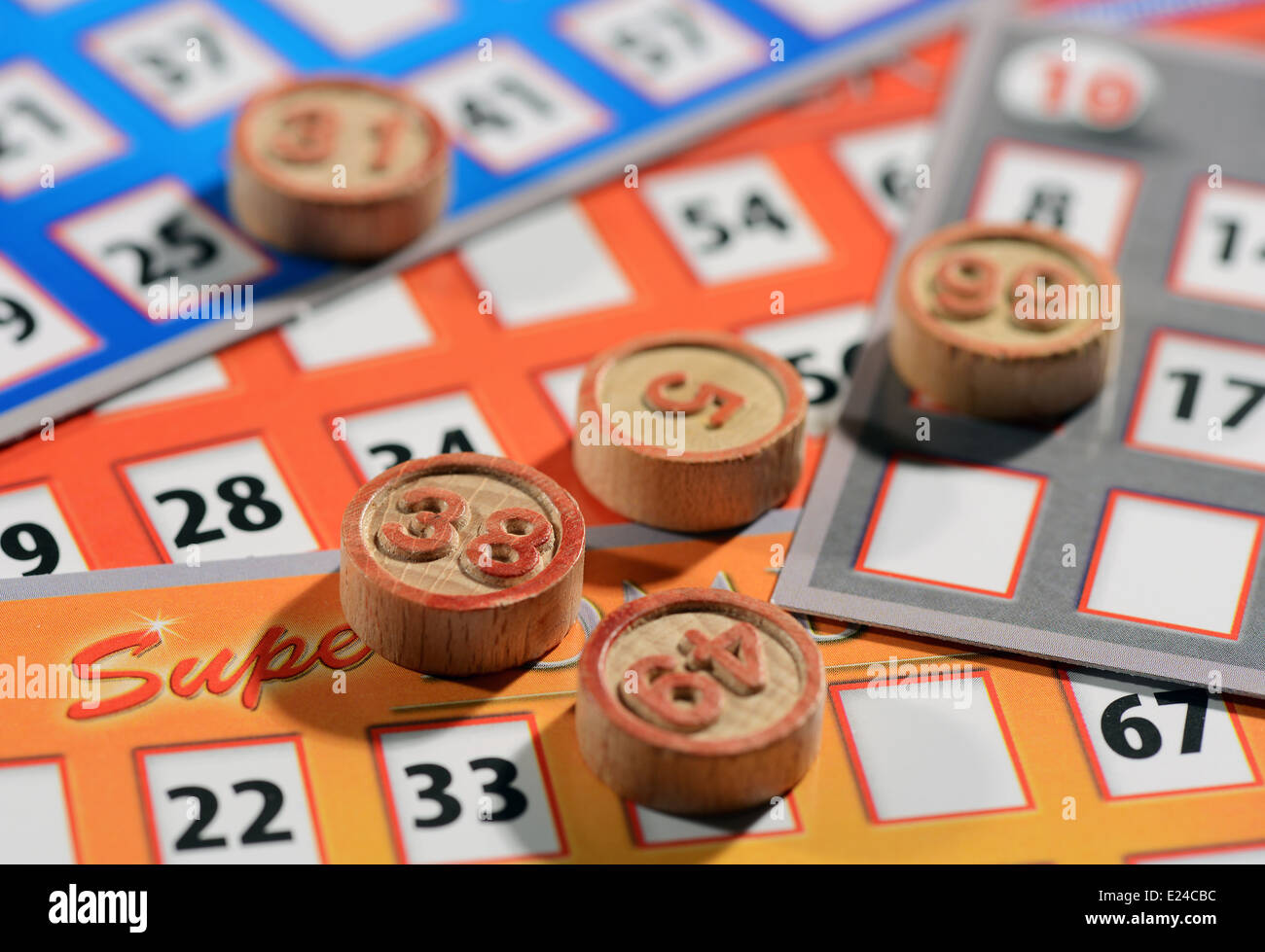 Le schede di Bingo e numeri Foto Stock