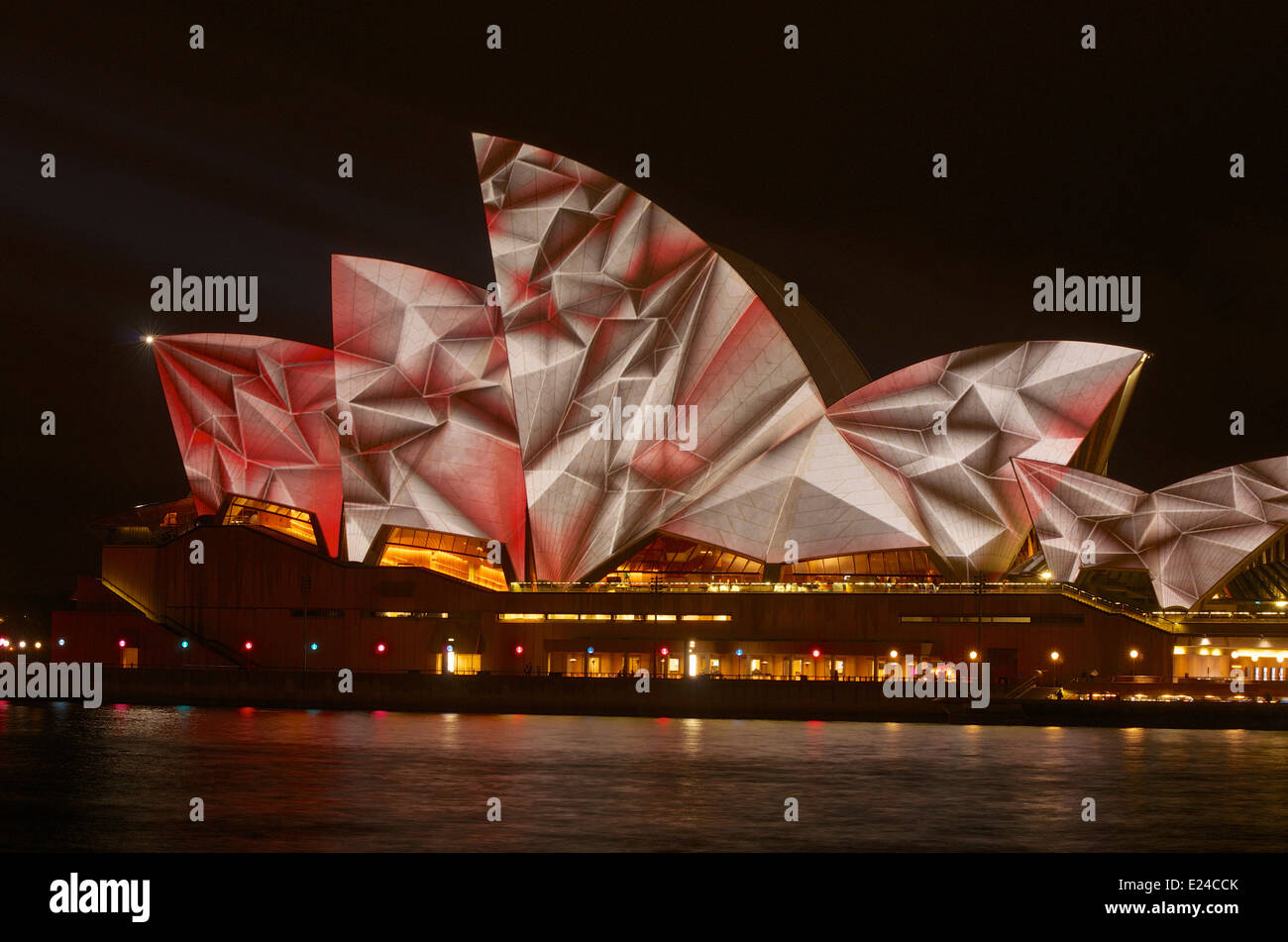 Sydney Opera House illuminati come parte del Sydney Vivid Festival 2014. Foto Stock