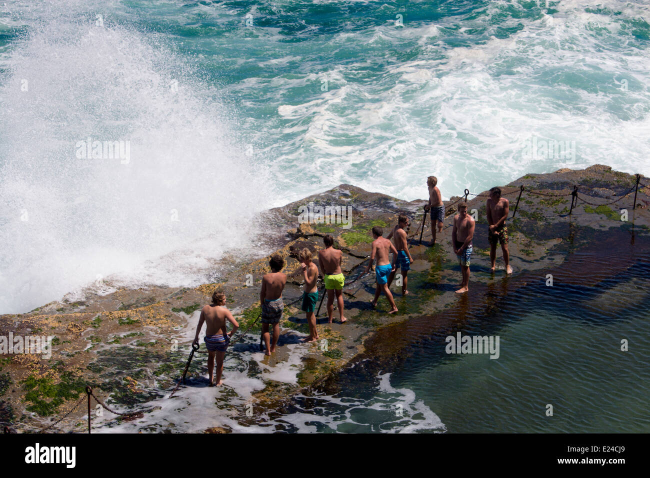 Bogey Hole rock pool alla base della scogliera a mare oceano Pacifico Newcastle New South Wales NSW Australia Foto Stock