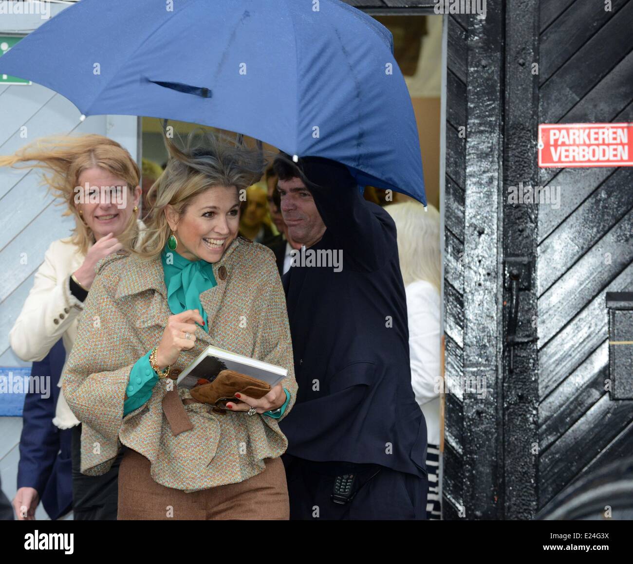 La principessa Maxima dei Paesi Bassi la visita di un laboratorio di prova. Condannati a una comunità di servizio rifacimento di strumenti usati, che e inviata agli studenti di ottenere un educazione tecnica nei paesi in via di sviluppo. Arnhem, Paesi Bassi - 31.01.2013 Foto Stock