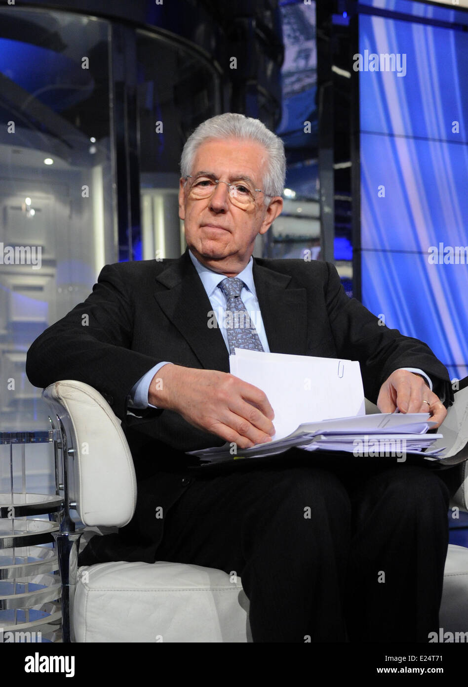 Primo Ministro italiano Mario Monti assiste la TV italiana mostra " PORTA A PORTA " dotate di: Mario Monti dove: Roma, Italia Quando: 14 Gen 2013 Foto Stock