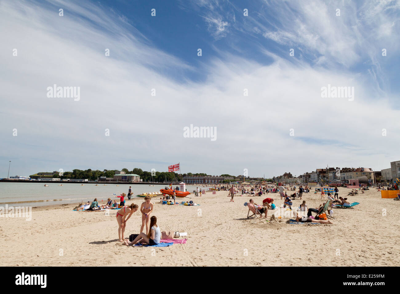 Weymouth Beach su una soleggiata giornata d'estate in giugno, Weymouth Dorset England Regno Unito Foto Stock