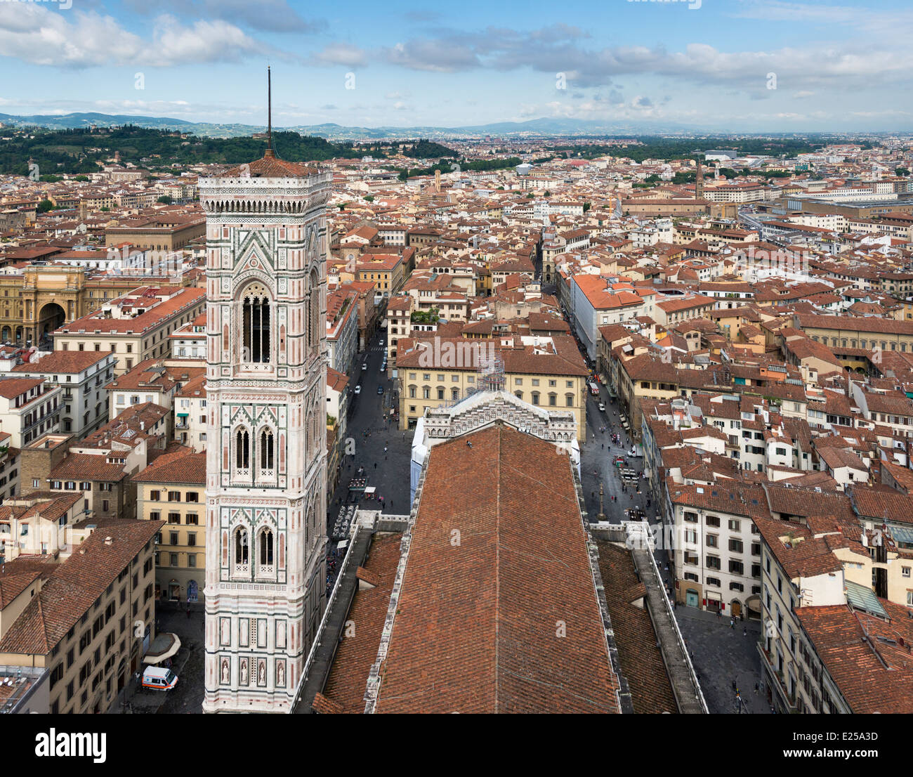 Il Campanile di Giotto e Firenze dalla cupola del Duomo Foto Stock