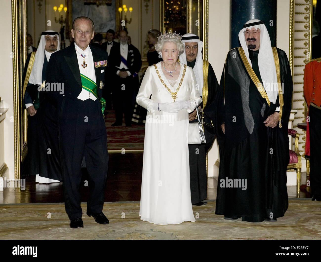 Sua Maestà la Regina Elisabetta II ospita un banchetto di Stato a Buckingham Palace a Londra per onorare la visita di Stato del re Abdullah di Arabia Saudita. 30-10-07 Piscina Foto da Ian Jones . Non le vendite nel Regno Unito fino al 26/06/2013. Dotato di: Prince Philip,Queen Elizabeth II,re Abdullah di Arabia Saudita dove: Riyadh, Arabia Saudita quando: 31 Ott 2007 Foto Stock