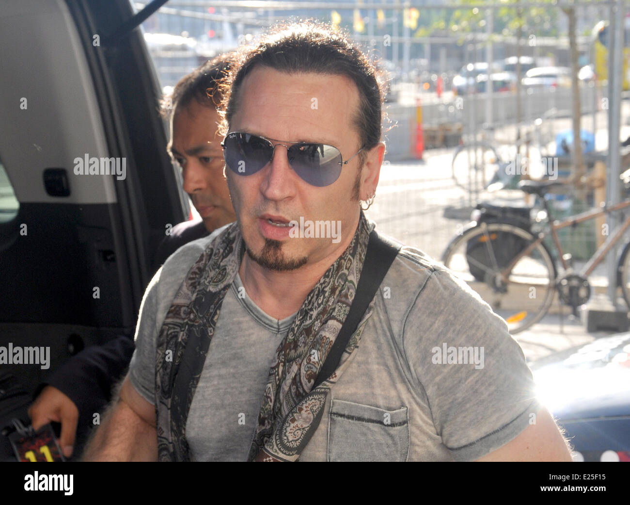 Paul Stanley e Eric cantante di Kiss arrivano al loro hotel Stoccolma davanti a loro la Svezia tappa del tour di sabato (1Jun13) dotato di: Eric cantante,Kiss dove: Stoccolma, Svezia quando: 30 Maggio 2013 Foto Stock