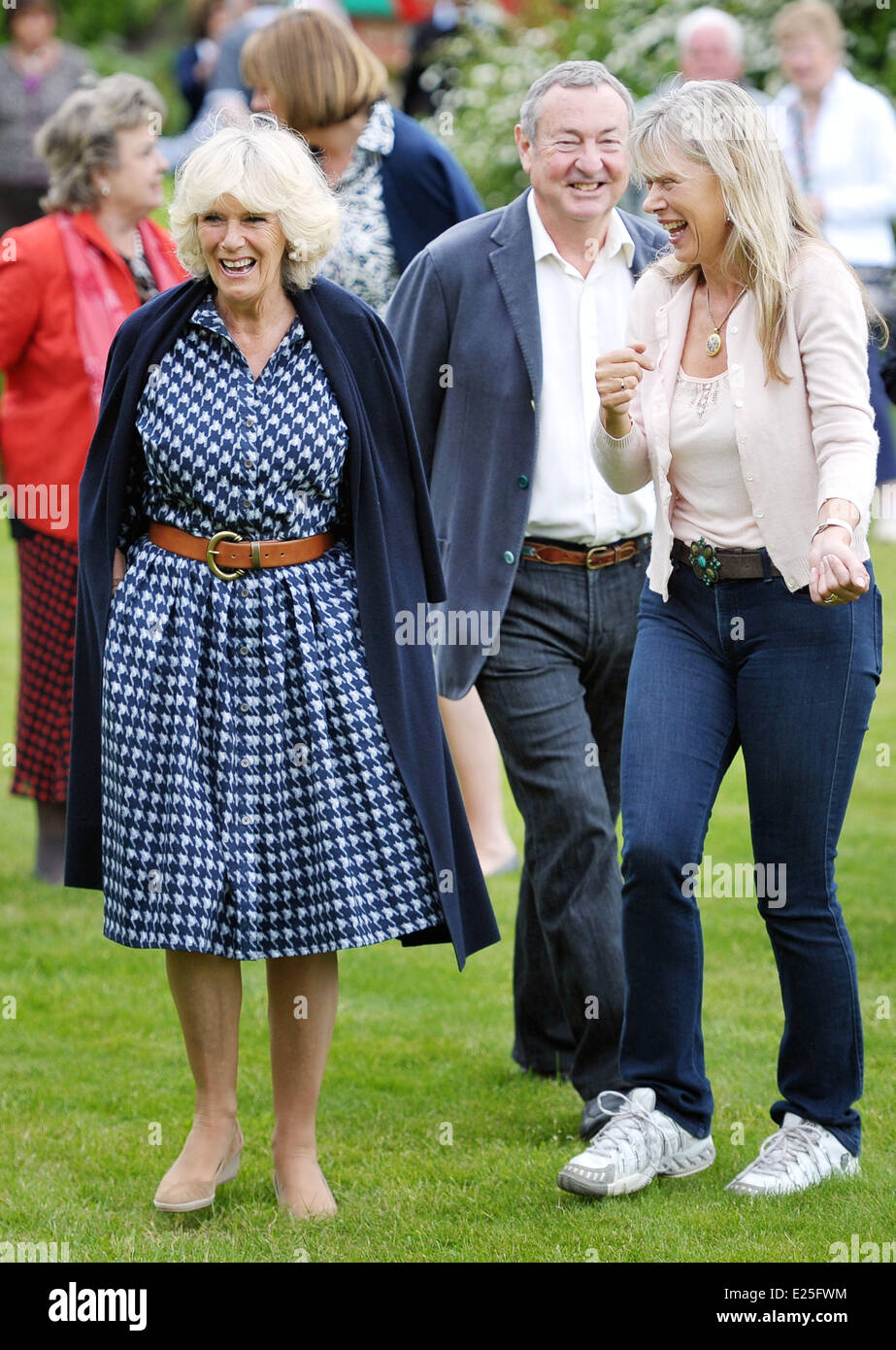 PICKWICK - UK - 3 giugno- 2013- ROTA: la duchessa di Cornovaglia (sinistra)  con Pink Floyd il batterista Nick Mason e sua moglie Annette durante una  visita alla Casa Middlewick in Pickwick,
