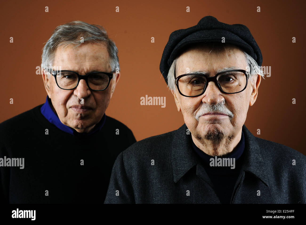 Portrait session con i registi italiani Paolo e Vittorio Tavianni dotate: Paolo Tavianni,Vittorio Tavianni dove: Francia quando: 12 Feb 2012 Foto Stock