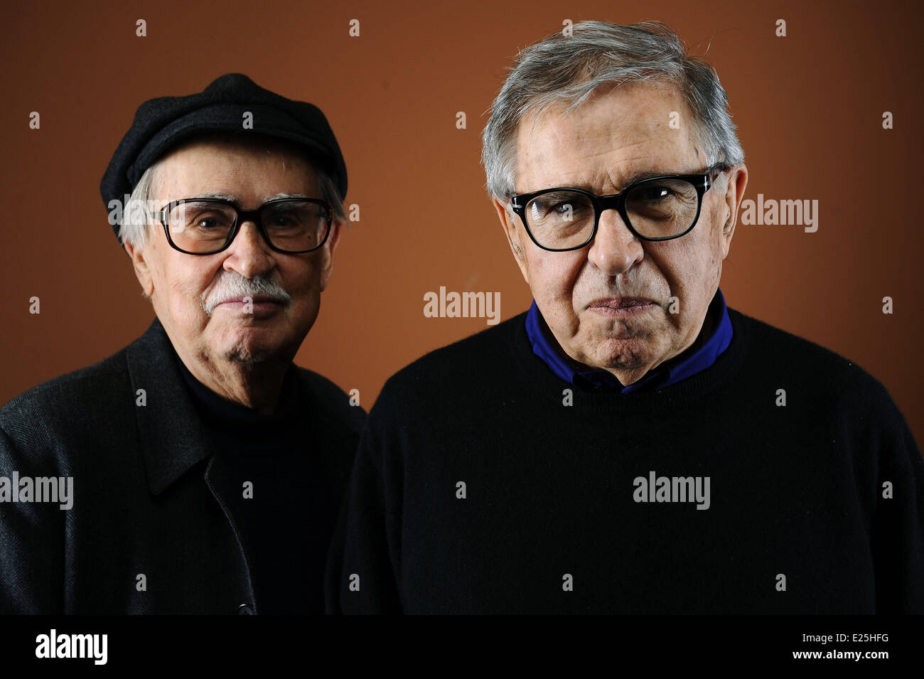Portrait session con i registi italiani Paolo e Vittorio Tavianni dotate: Paolo Tavianni,Vittorio Tavianni dove: Francia quando: 12 Feb 2012 Foto Stock
