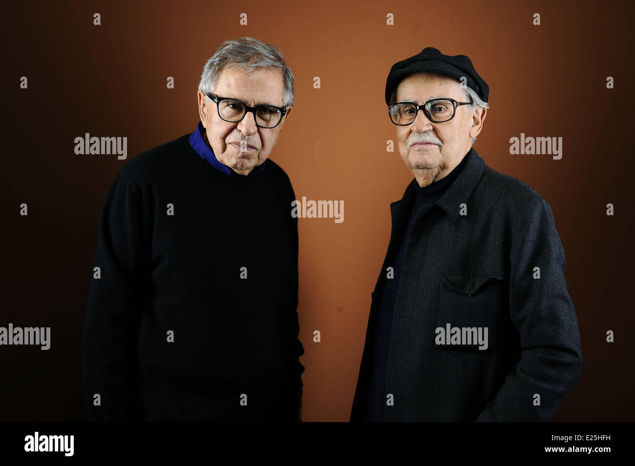 Portrait session con i registi italiani Paolo e Vittorio Tavianni dotate: Paolo Tavianni,Vittorio Tavianni dove: Francia quando: 12 Feb 2012 Foto Stock