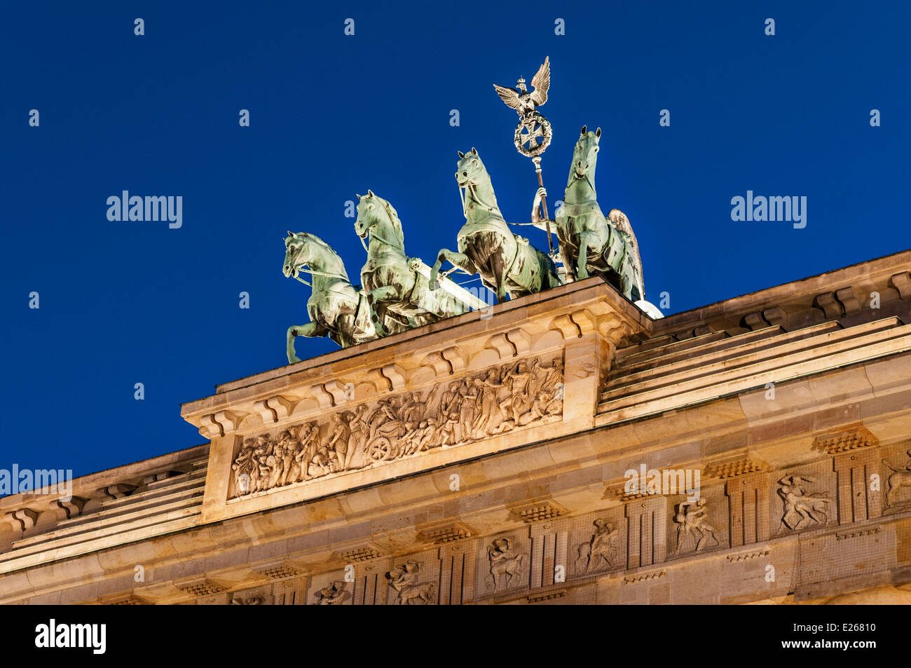 Quadriga statua sulla Porta di Brandeburgo Brandenburger Tor Berlino Germania Foto Stock