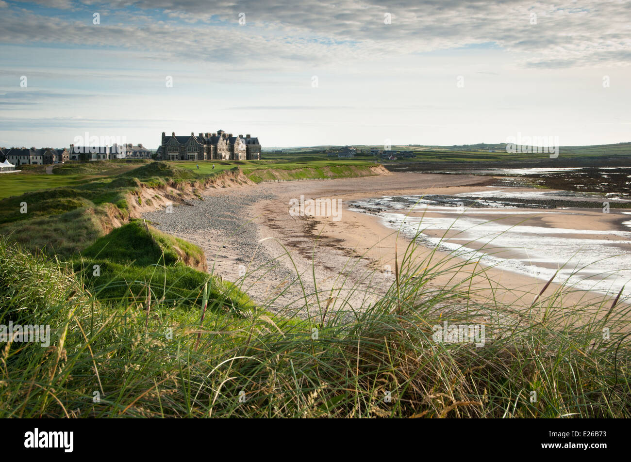 Trump Golf Resort e Doonbeg Lodge sulla spiaggia Doughmore County Clare Irlanda Foto Stock