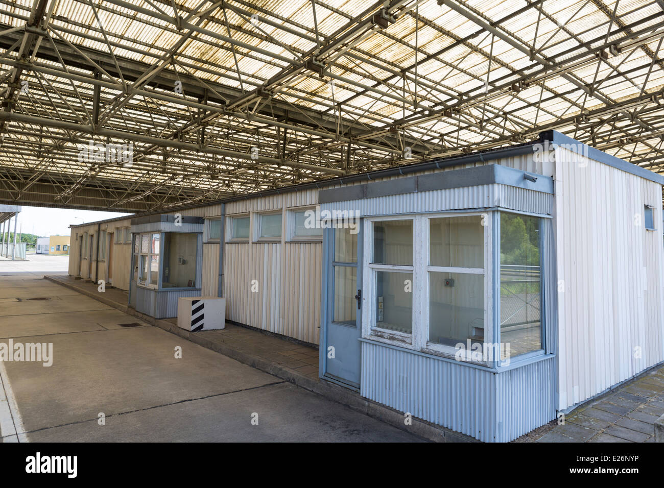 Vecchio valico di frontiera museum tra occidente e oriente a Helmstedt-Marienborn in Sassonia-Anhalt, Germania Foto Stock