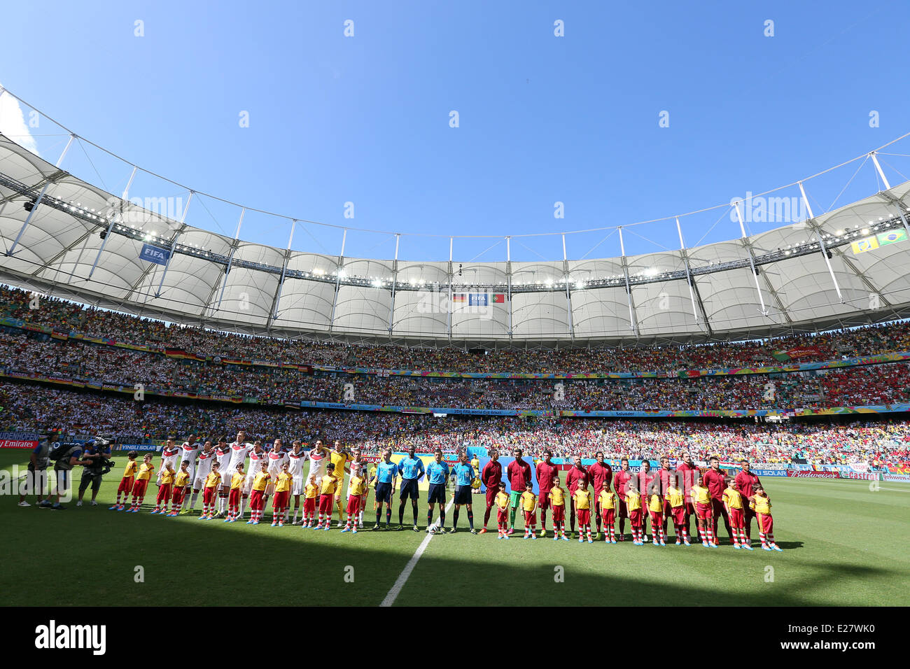 Salvador, Brasile. 16 Giugno, 2014. Fase finale della Coppa del Mondo 2014. Germania contro il Portogallo. Squadre rivestita prima di kick off Credit: Azione Plus sport/Alamy Live News Foto Stock