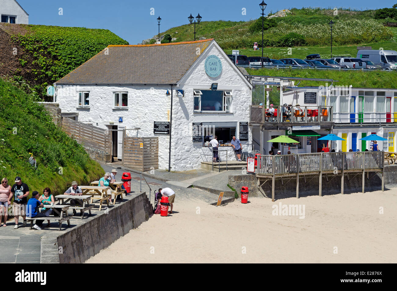 Cafe a porthgwidden beach, st.ives, cornwallm, Regno Unito Foto Stock