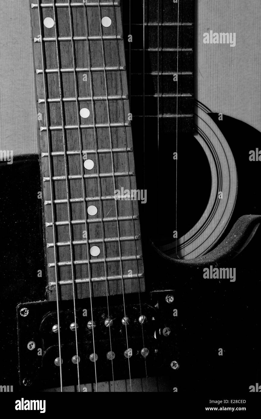 Elettrico e chitarre acustiche Foto Stock