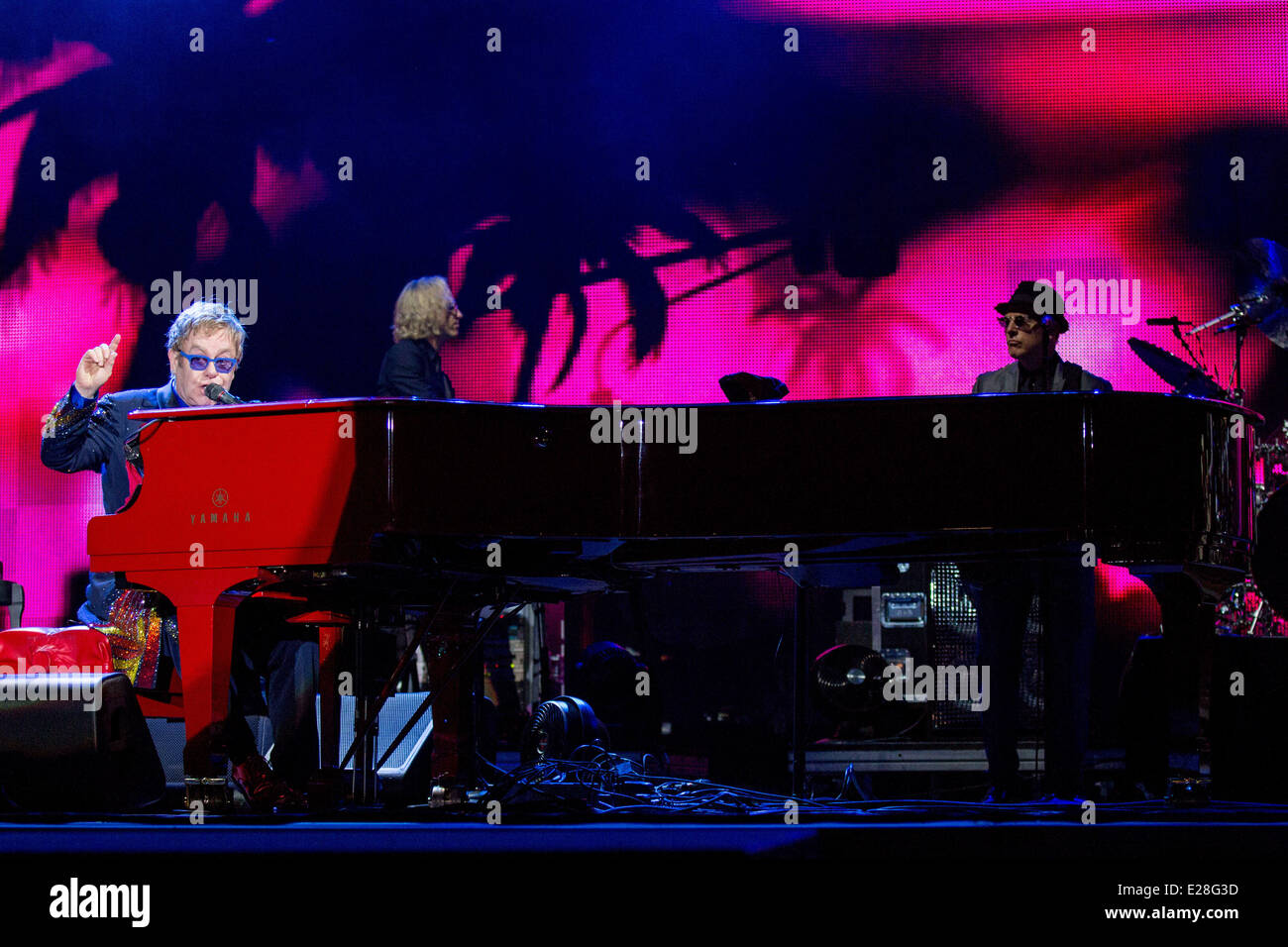 Manchester, Tennessee, Stati Uniti d'America. Il 15 giugno, 2014. ELTON JOHN in primo piano il 2014 Bonnaroo Music e Arts Festival di Manchester, Tennessee Credito: Daniel DeSlover/ZUMAPRESS.com/Alamy Live News Foto Stock